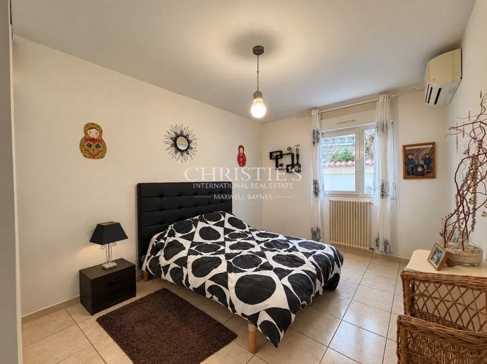 Image No.12-3 Bed House for sale