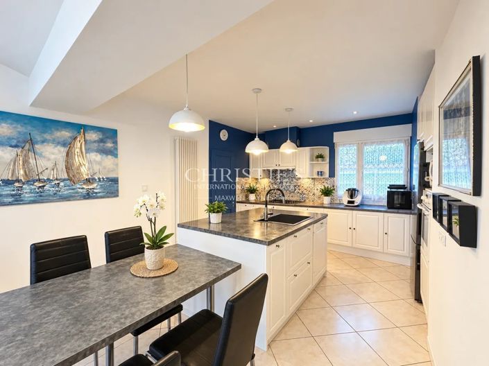 Image No.8-3 Bed House for sale
