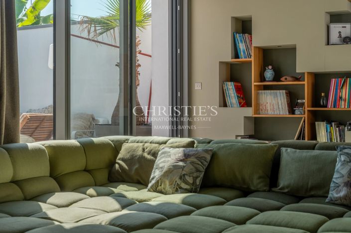 Image No.8-5 Bed House for sale