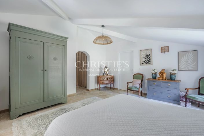 Image No.10-10 Bed House for sale