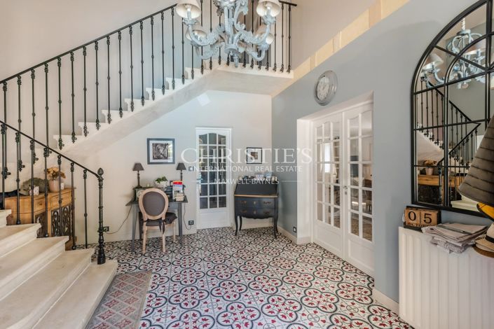 Image No.3-10 Bed House for sale