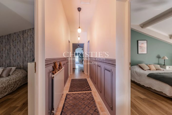 Image No.7-10 Bed House for sale
