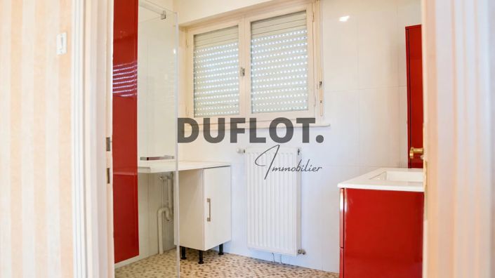 Image No.8-5 Bed House for sale