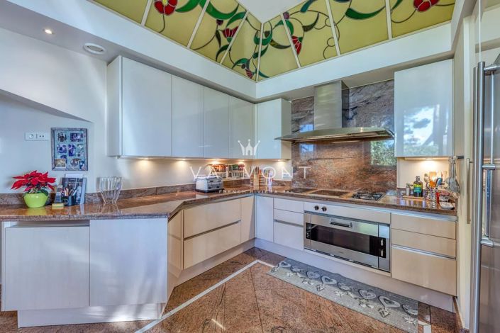 Image No.14-7 Bed House for sale
