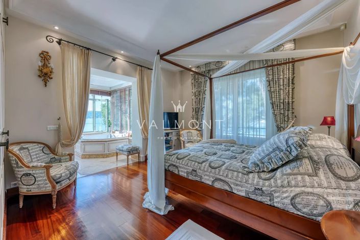 Image No.20-7 Bed House for sale