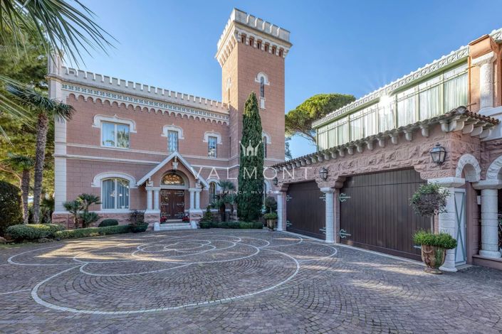 Image No.8-7 Bed House for sale