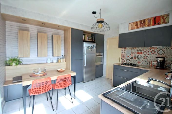 Image No.8-4 Bed House for sale