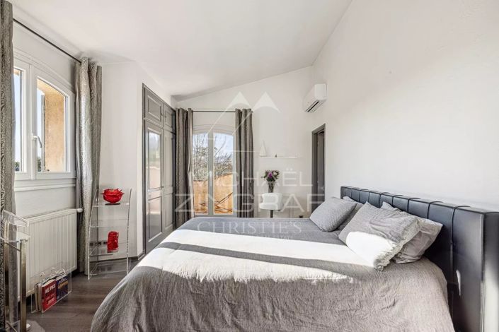 Image No.8-4 Bed House for sale
