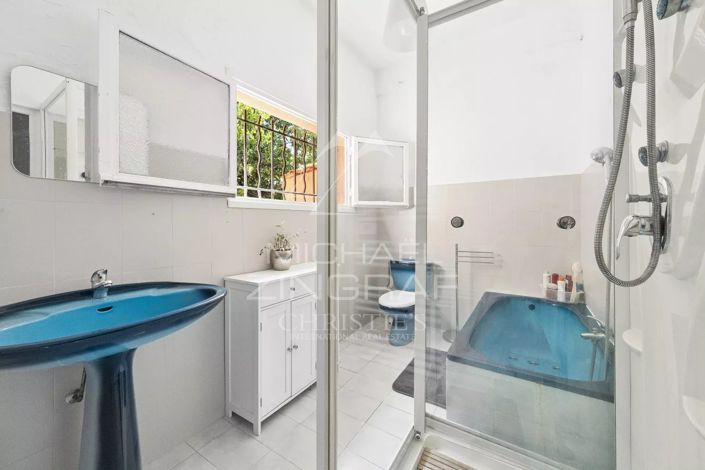 Image No.5-5 Bed House for sale