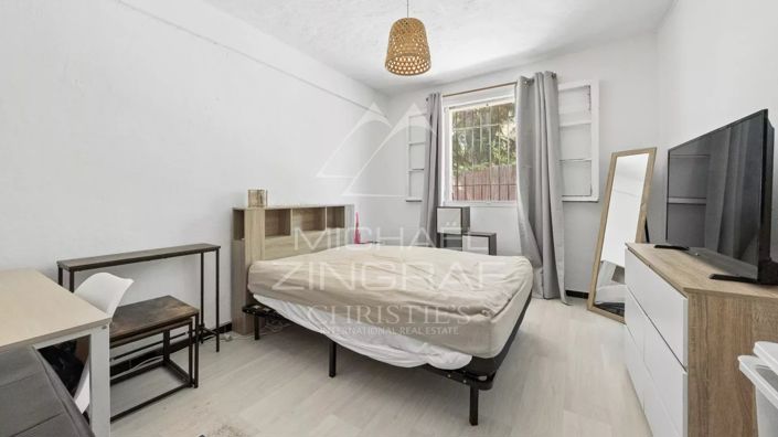 Image No.6-5 Bed House for sale