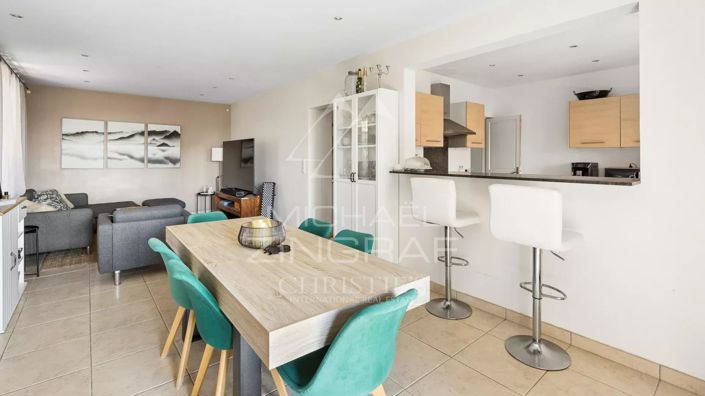 Image No.7-5 Bed House for sale