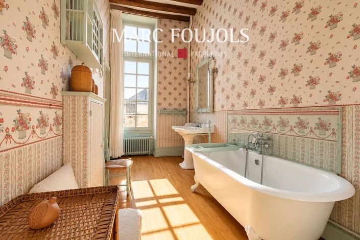 Image No.11-9 Bed House for sale