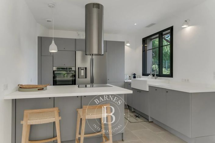 Image No.6-4 Bed House for sale