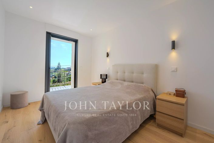 Image No.17-5 Bed House for sale