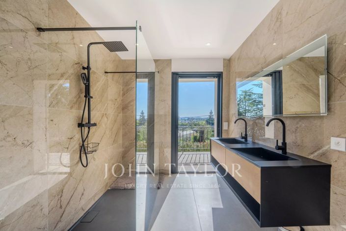 Image No.20-5 Bed House for sale