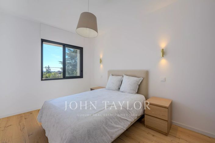 Image No.21-5 Bed House for sale