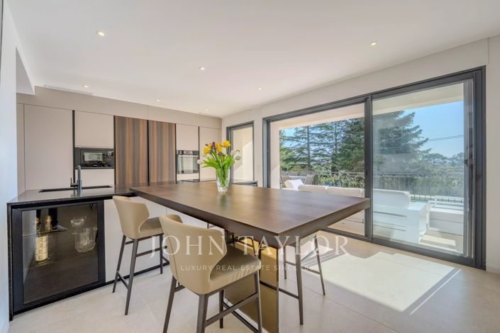 Image No.4-5 Bed House for sale