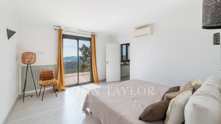 Image No.13-6 Bed House for sale