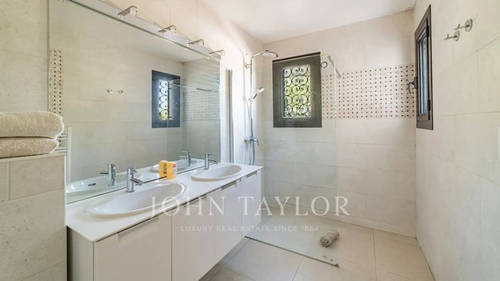 Image No.14-6 Bed House for sale