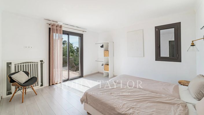 Image No.16-6 Bed House for sale