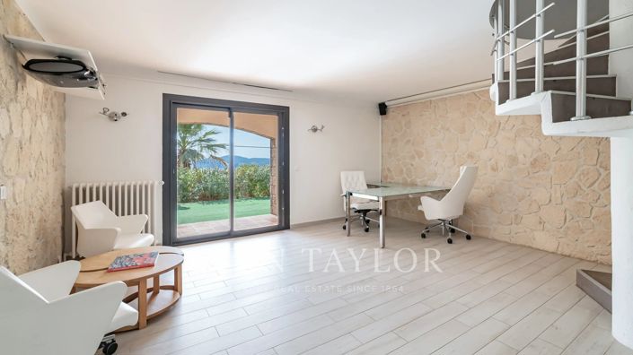 Image No.17-6 Bed House for sale