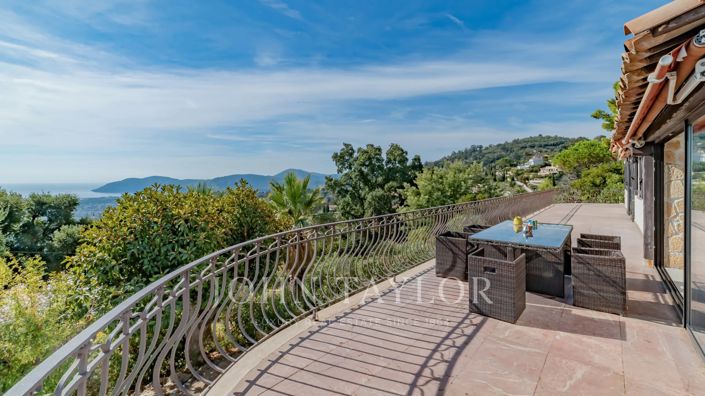 Image No.18-6 Bed House for sale