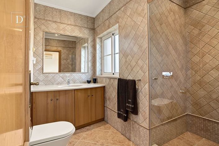 Image No.11-3 Bed House for sale