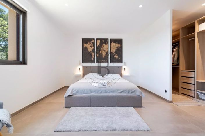 Image No.14-5 Bed House for sale