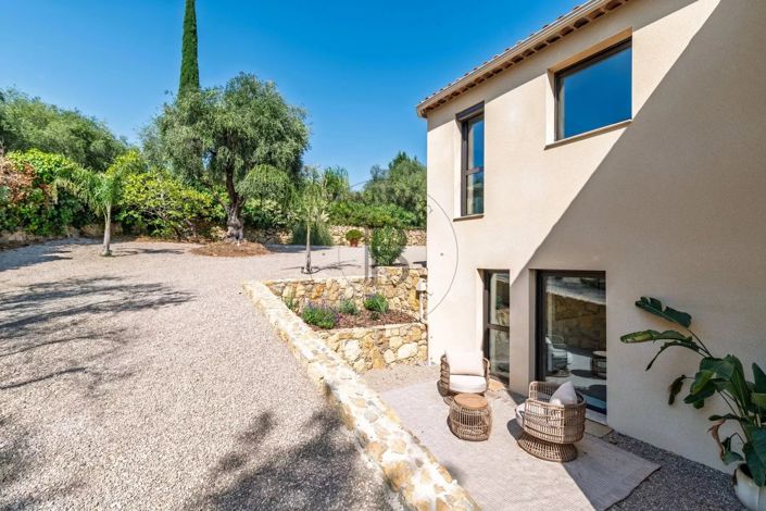 Image No.20-5 Bed House for sale