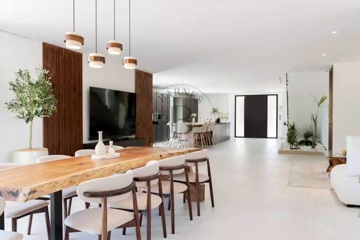 Image No.6-5 Bed House for sale