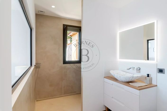 Image No.11-5 Bed House for sale