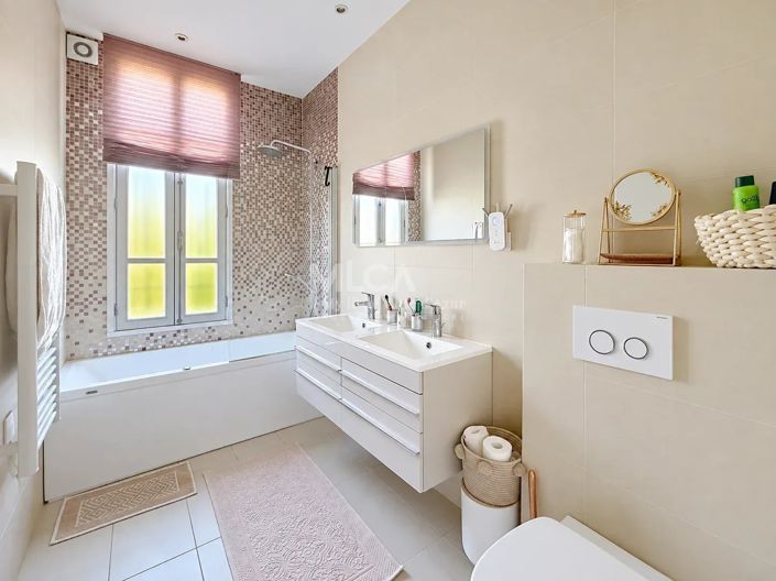 Image No.12-5 Bed House for sale