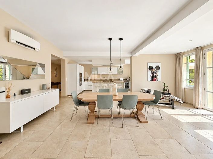 Image No.4-5 Bed House for sale