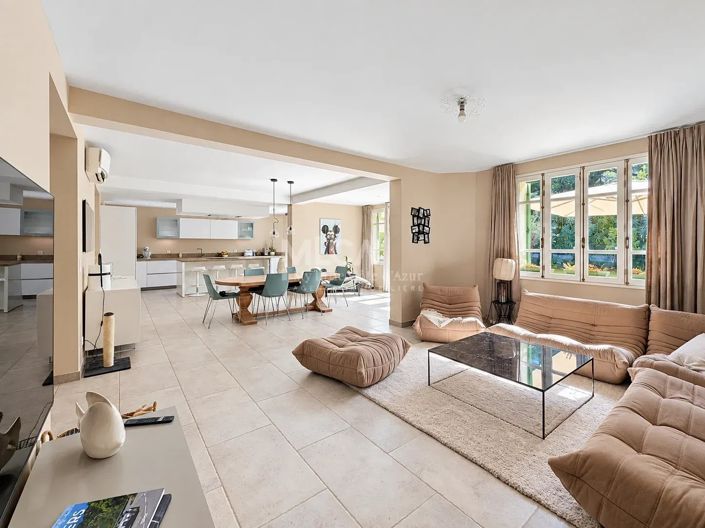 Image No.5-5 Bed House for sale