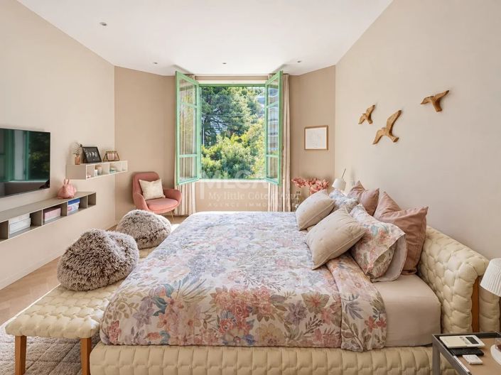 Image No.6-5 Bed House for sale