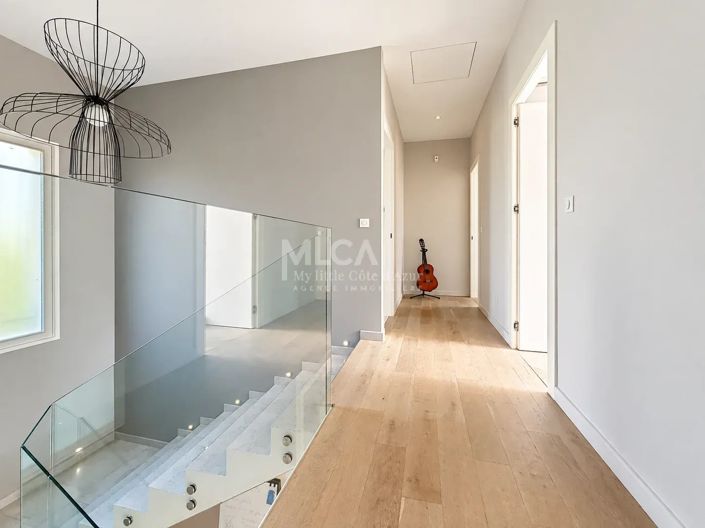 Image No.9-5 Bed House for sale