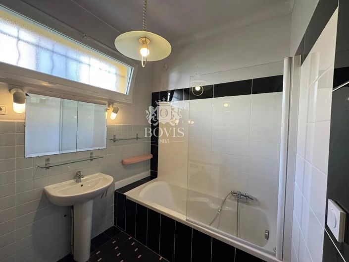 Image No.10-3 Bed House for sale