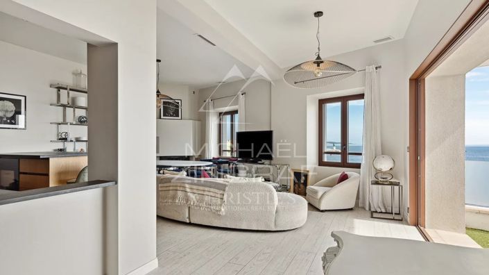 Image No.6-5 Bed House for sale