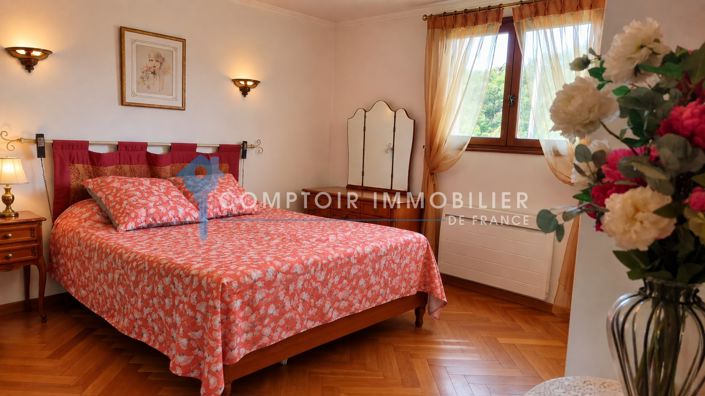 Image No.11-3 Bed House for sale