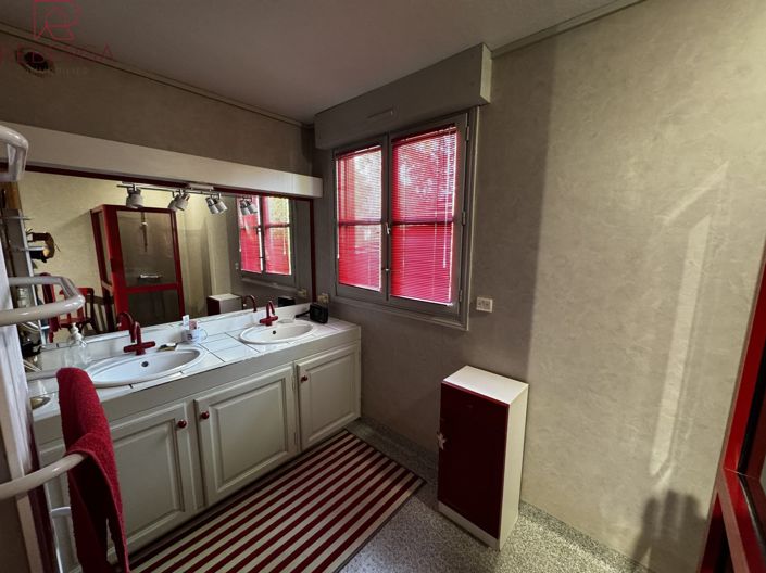 Image No.17-4 Bed House for sale