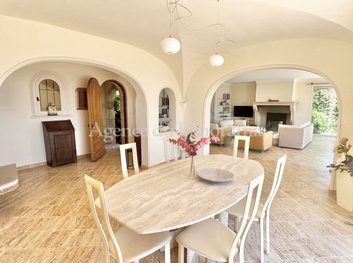 Image No.8-4 Bed House for sale