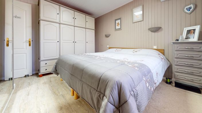 Image No.11-3 Bed House for sale
