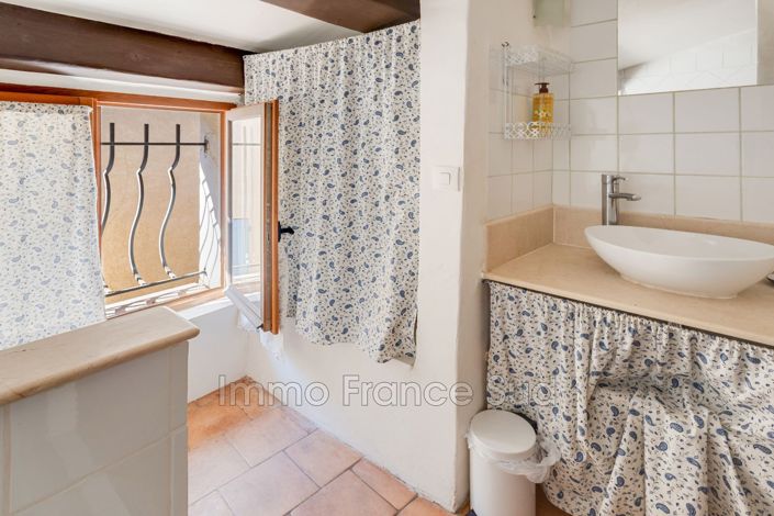 Image No.8-3 Bed House for sale