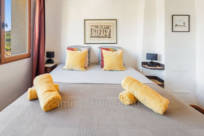 Image No.9-3 Bed House for sale