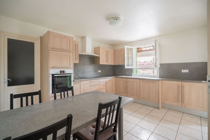 Image No.9-3 Bed House for sale