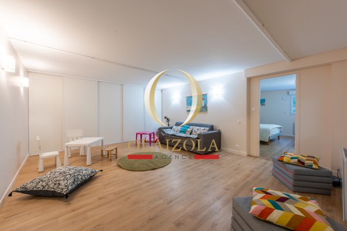 Image No.17-5 Bed House for sale
