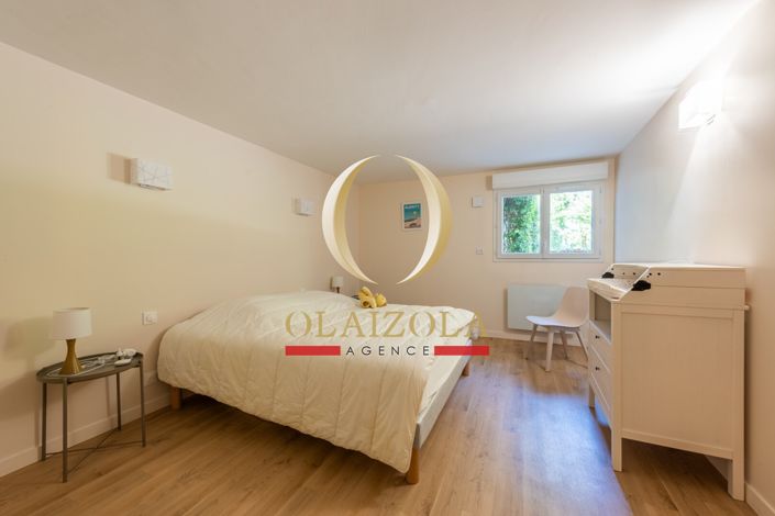 Image No.18-5 Bed House for sale
