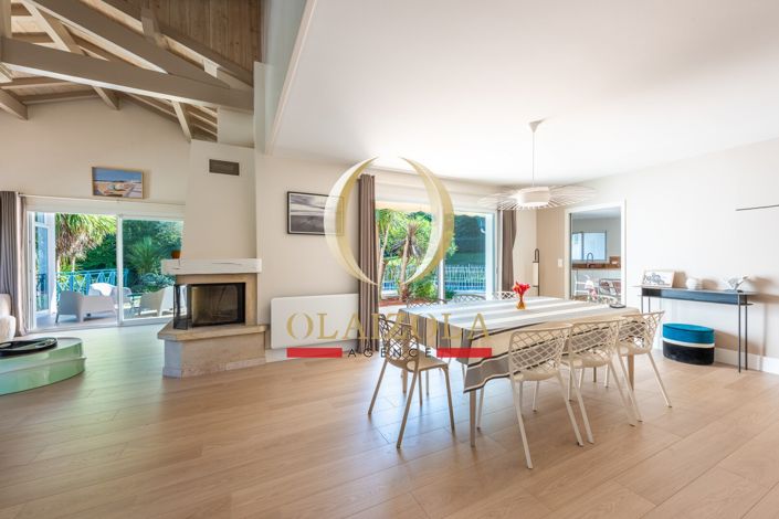 Image No.2-5 Bed House for sale