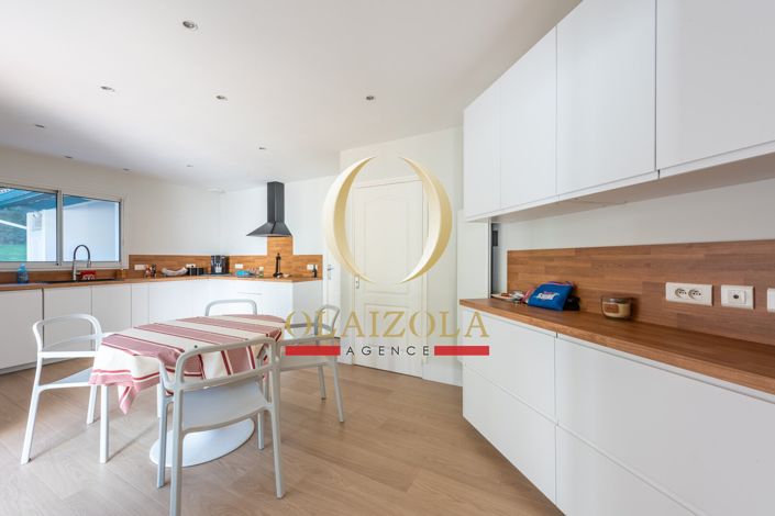 Image No.7-5 Bed House for sale