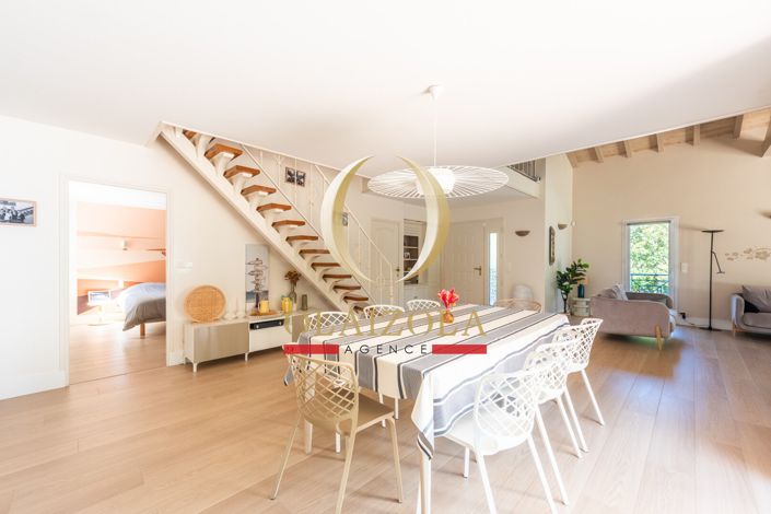 Image No.9-5 Bed House for sale